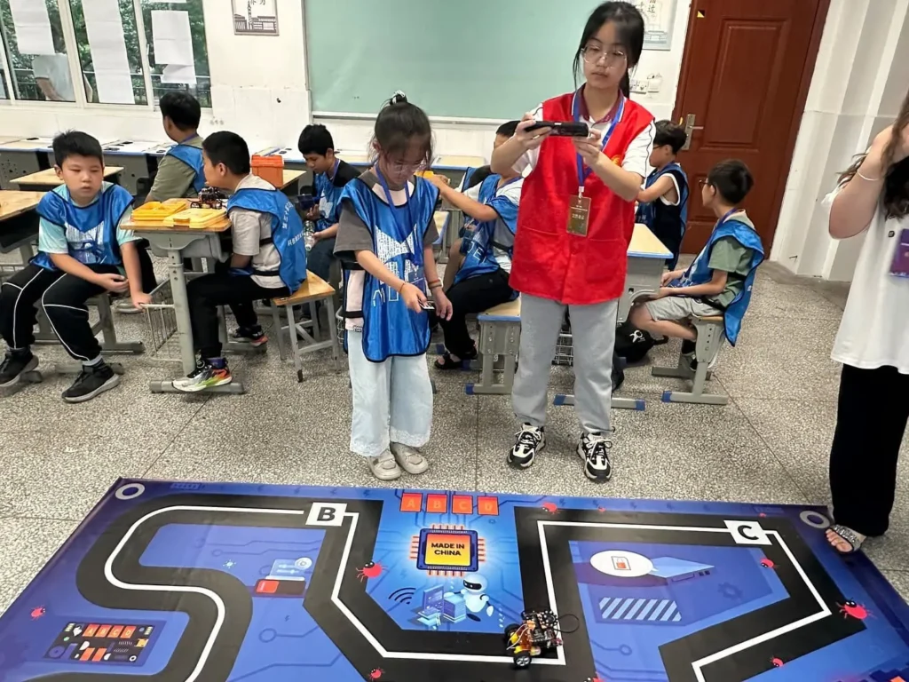 จับกลุ่มเรียน Coding หุ่นยนต์